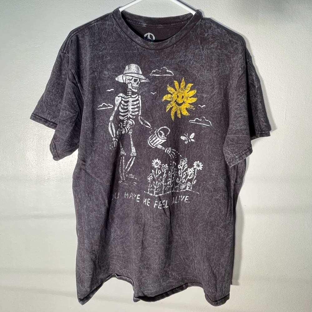 “You make me feel alive” graphic tee